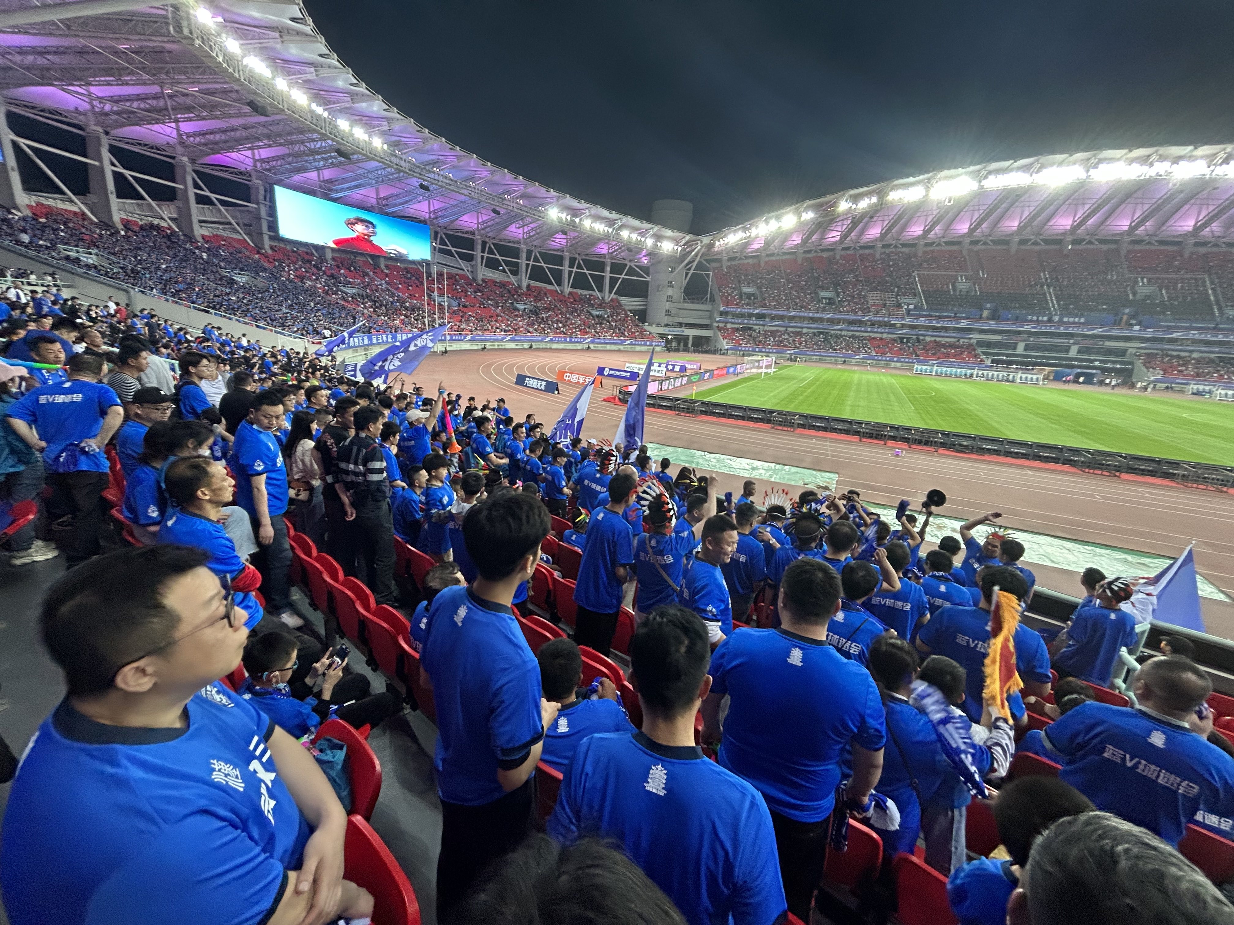 包含上港客场较量，力克对手提升士气追赶头名的词条